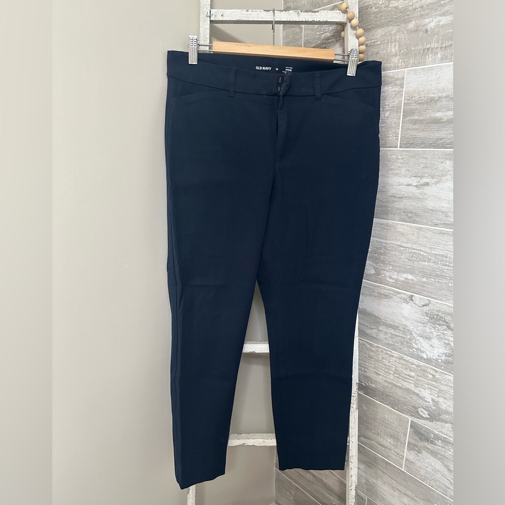 Old Navy High Rise Pixie Pants in Navy